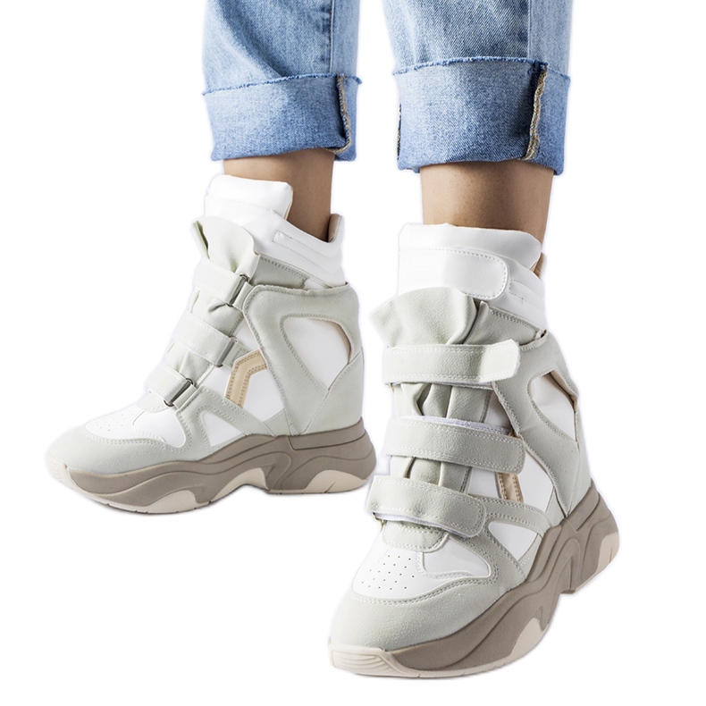 Weiße und mintfarbene Keilsneaker von Novarese