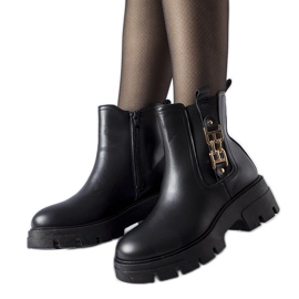 Schwarze, massive Stiefeletten mit dekorativer Nuovo-Schnalle