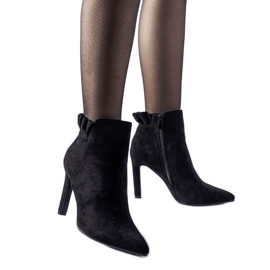 Schwarze Stiefeletten mit Rüschen auf einem Dolcelino-Stiletto