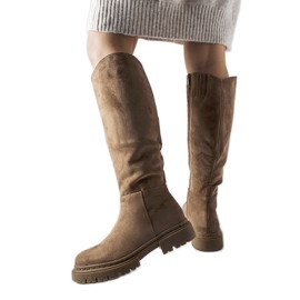 Braune, flache, isolierte Millbrook-Stiefel