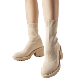 Beigefarbene Stiefeletten mit flexiblem Obermaterial von Cadiz