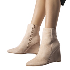 Beige spitze Keilstiefel von Aprutino