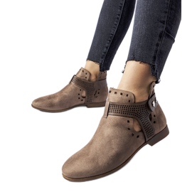 Braune, durchbrochene, tief ausgeschnittene Stiefeletten von Lungodora beige