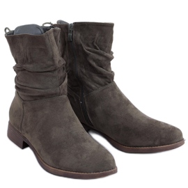Theda Grüne flache Stiefel aus Wildleder