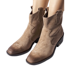 Beigefarbene Lederstiefeletten mit niedrigem Absatz von Karino