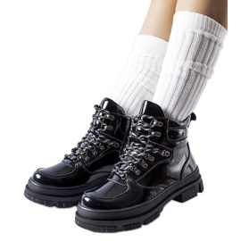 Schwarze Lackstiefeletten von Richards