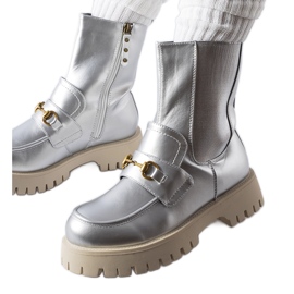 Silberne, isolierte Overlook-Stiefeletten