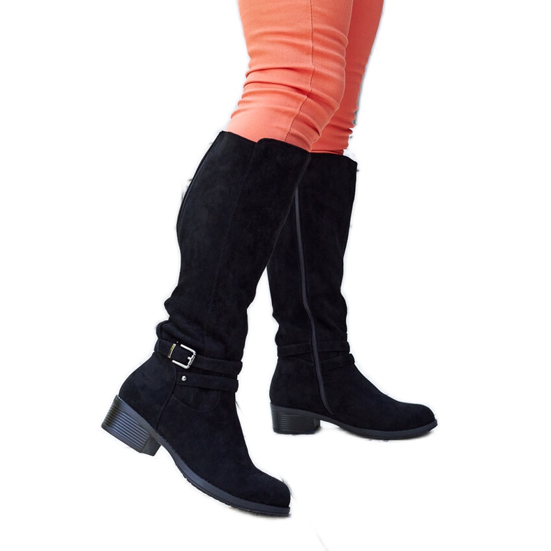 Schwarze isolierte Öko-Wildlederstiefel von Aldisio