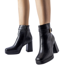 Schwarze isolierte klassische Caio-Stiefeletten mit hohen Absätzen