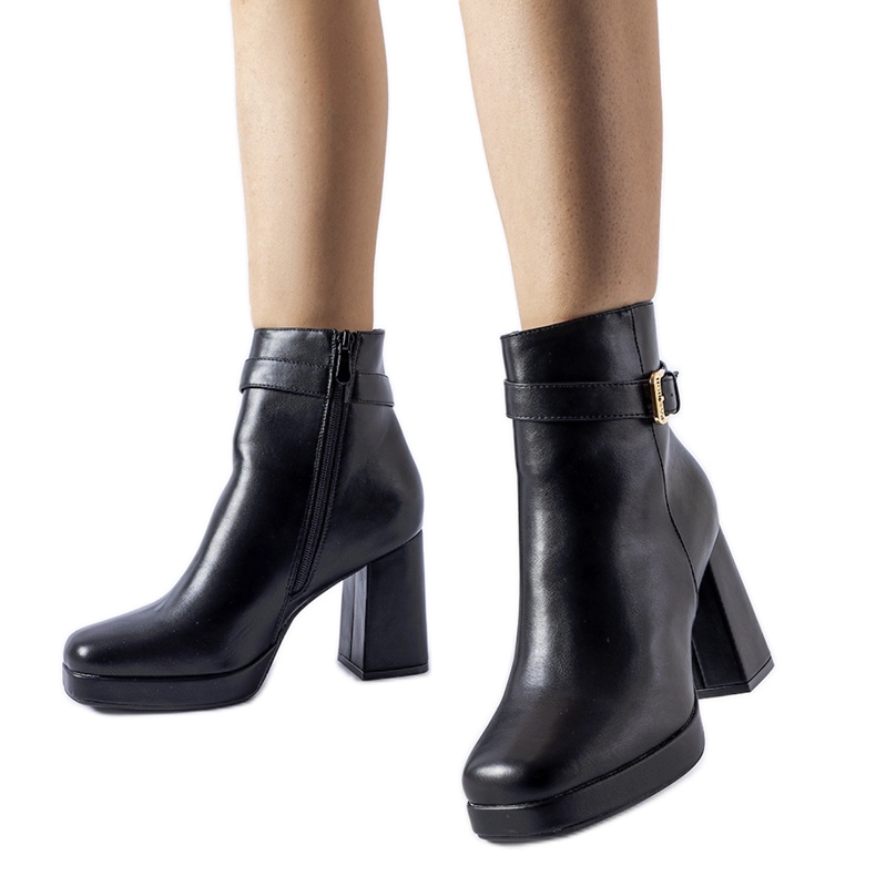 Schwarze isolierte klassische Caio-Stiefeletten mit hohen Absätzen