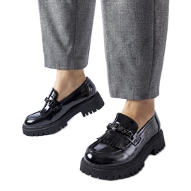 Schwarze Lack-Loafer mit Schnalle von Agordina