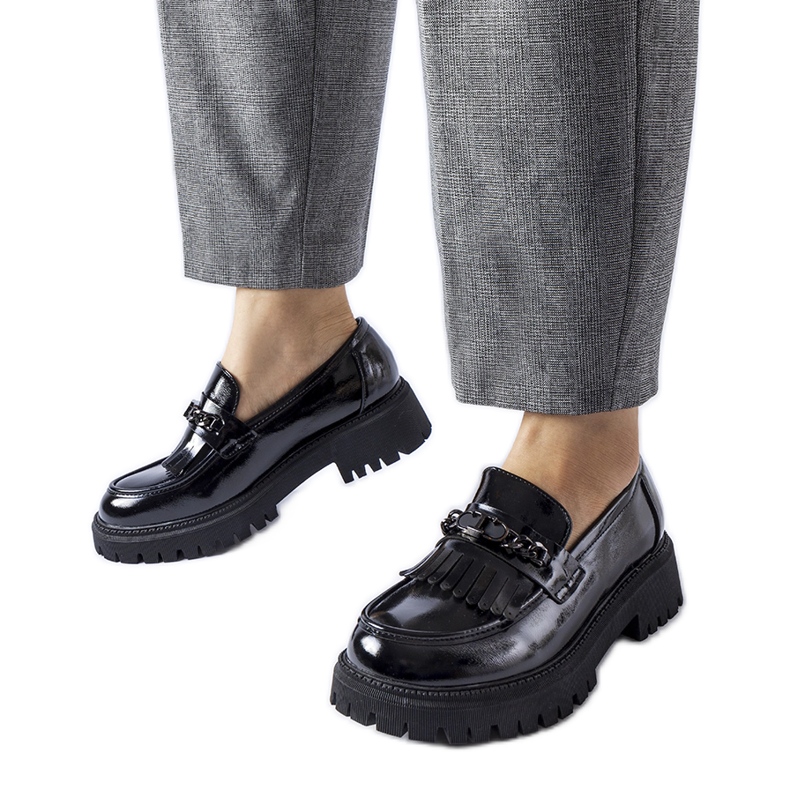 Schwarze Lack-Loafer mit Schnalle von Agordina