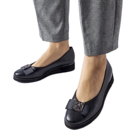 Schwarze Ballerinas mit Schleife am Keilabsatz