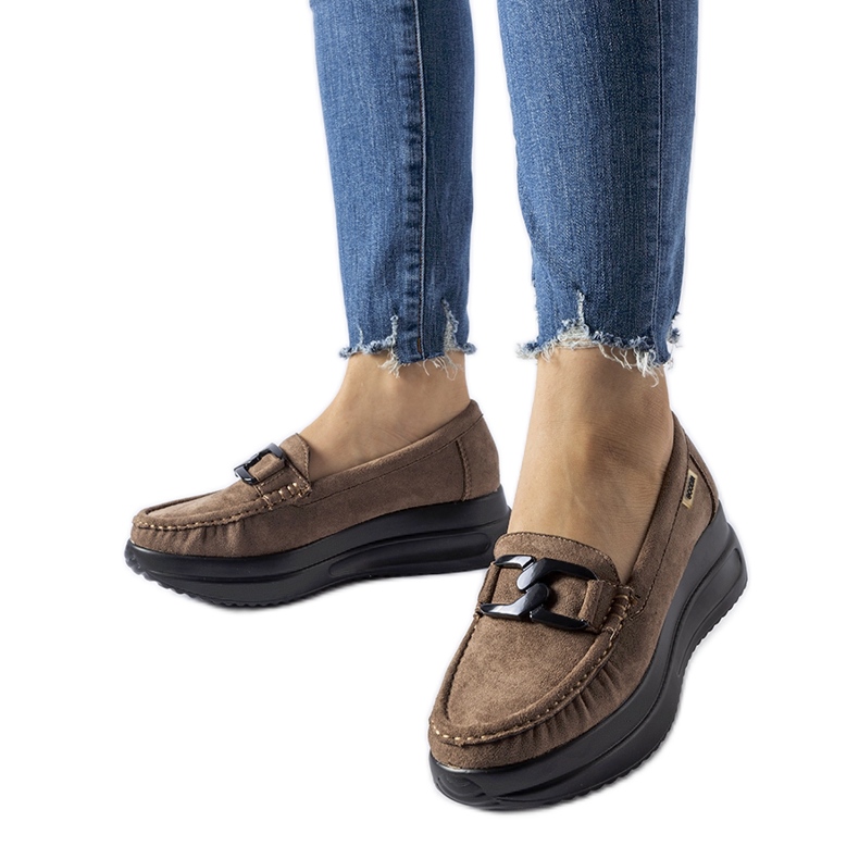 Braune Keilmokassins aus Öko-Wildleder