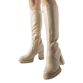 Beige warme lange Stiefel mit hohen Absätzen