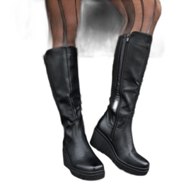 Schwarze, isolierte Keilstiefel