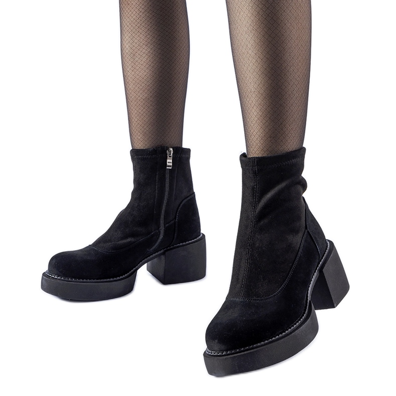 Schwarze isolierte Stiefeletten mit massivem Block