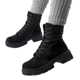 Schwarze, leicht isolierte Öko-Wildlederstiefel von Cunha