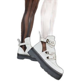 Weiße Stiefeletten auf der Lograto-Plattform