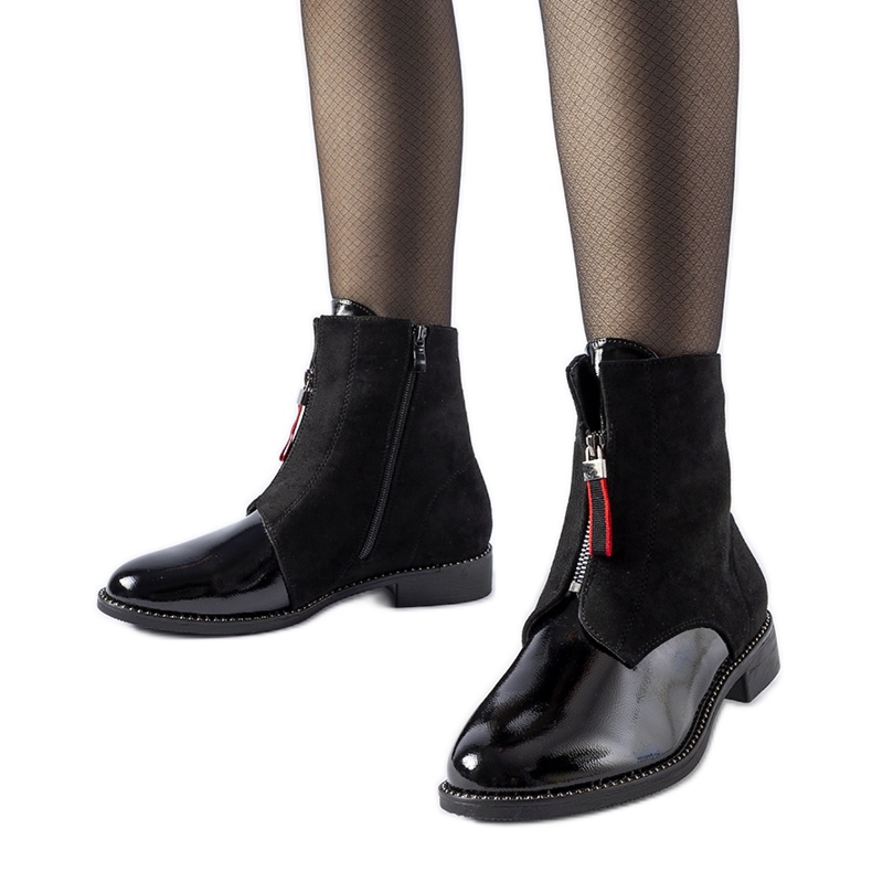 Schwarze, isolierte Belvedere-Stiefeletten aus Lackleder