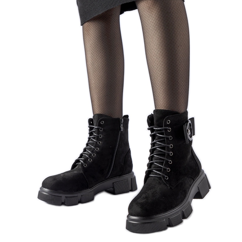 Schwarze isolierte Cusiano-Stiefel