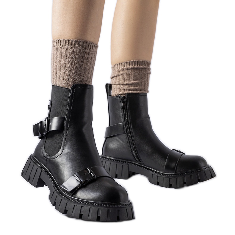 Schwarze Stiefeletten mit massiver Fontarine-Sohle