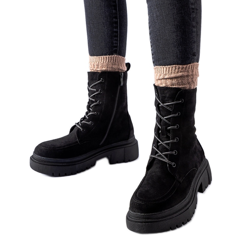 Schwarze Sneaker mit massiver Riel-Sohle