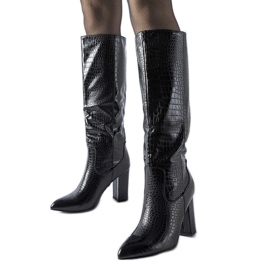 Schwarze Stiefel mit Facino-Prägung an der Ferse