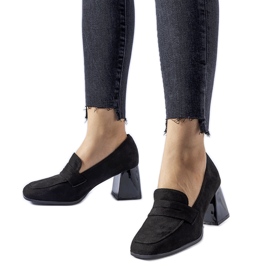 Schwarze Pumps mit Mill-Lackabsatz