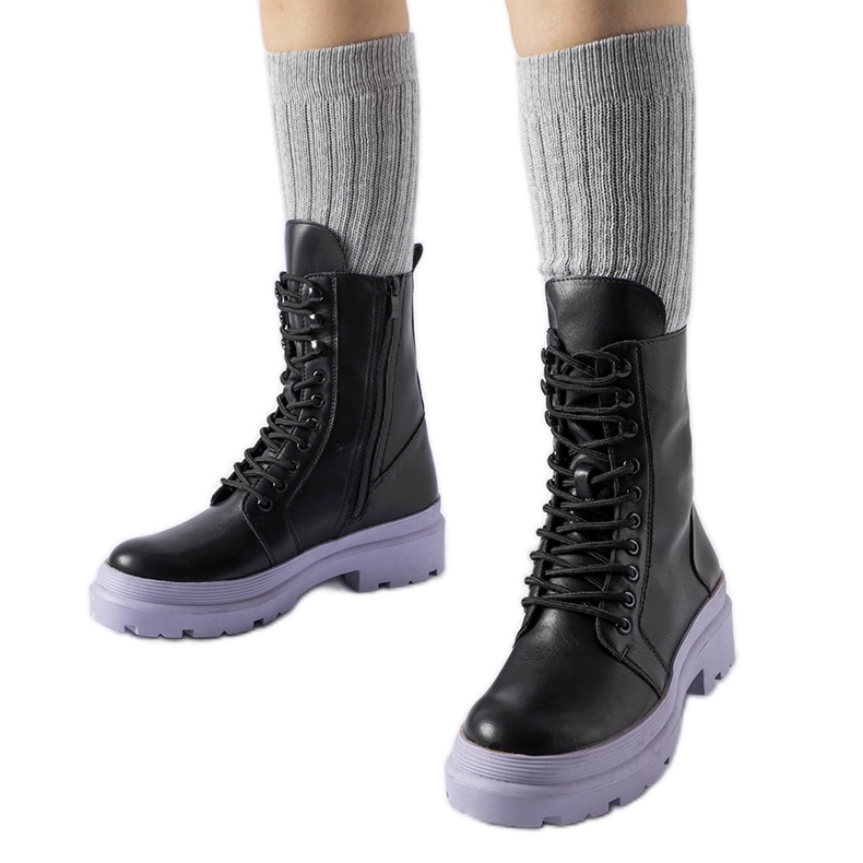 Schwarze Sneaker mit bunter Quennie-Sohle