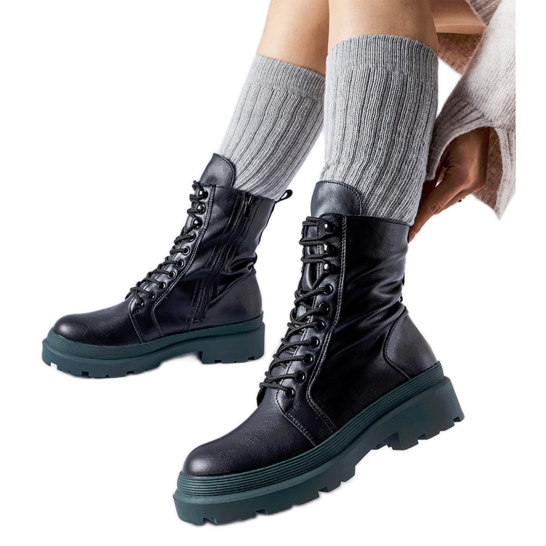 Schwarze Sneaker mit bunter Quennie-Sohle