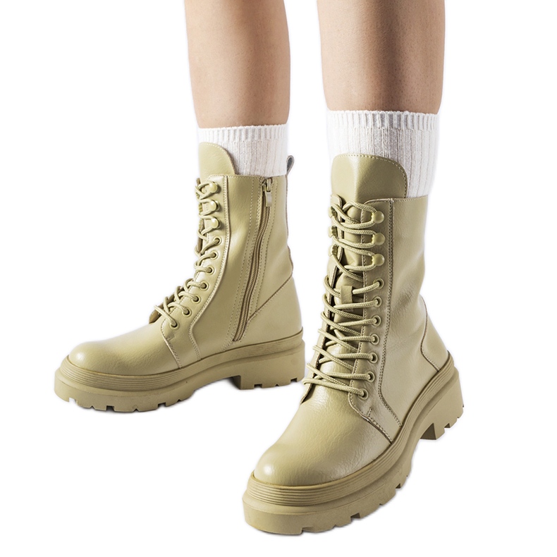 Grüne flache Stiefel mit Zacharie-Protektor