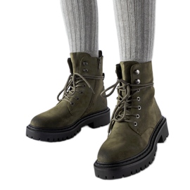 Grüne flache Stiefel mit Brattle-Schutz