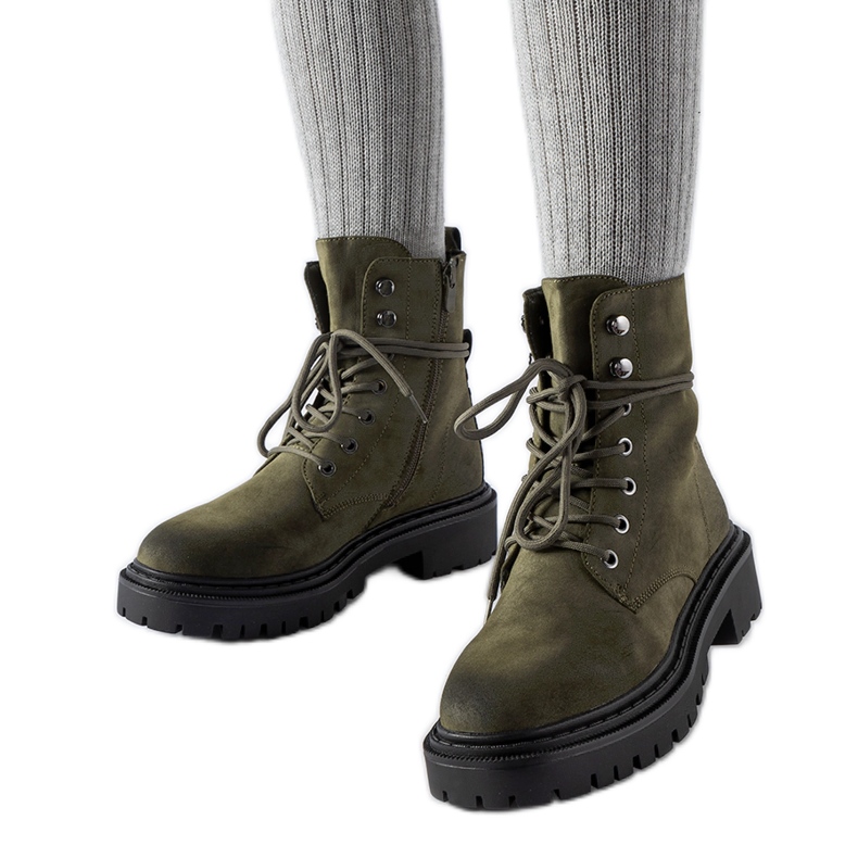 Grüne flache Stiefel mit Brattle-Schutz