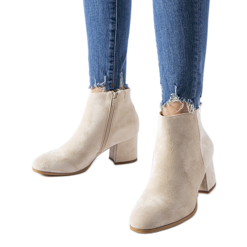 Beige Stiefeletten mit niedrigem Absatz von Mapleview