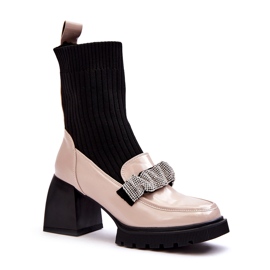 Frauenstiefel mit einer Socke, die mit Zirkonen beige S.Barski MR870-41 verziert ist