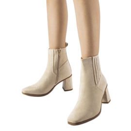 Beige Stiefeletten mit quadratischer Spitze von Pastina