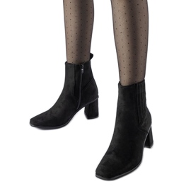 Schwarze Stiefeletten mit quadratischer Spitze von Pastina