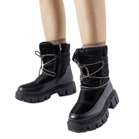 Schwarze Schneestiefel mit Pettenasco-Strasssteinen