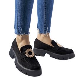 Schwarze Mokassins, verziert mit einer Stanislas-Schnalle