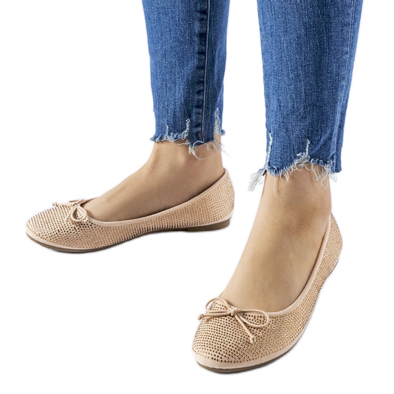 Beigefarbene Ballerinas, verziert mit Hulotais-Zirkonen