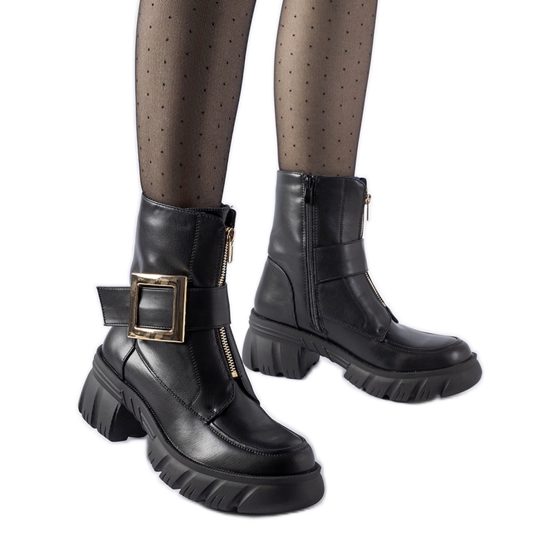 Schwarze, massive Stiefeletten mit Morgan-Schnalle