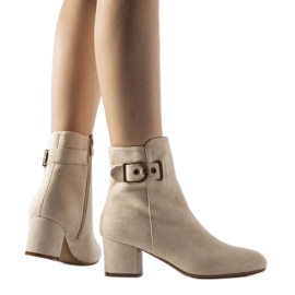 Beigefarbene Stiefeletten mit niedrigem Absatz aus Öko-Wildleder von Nemaha