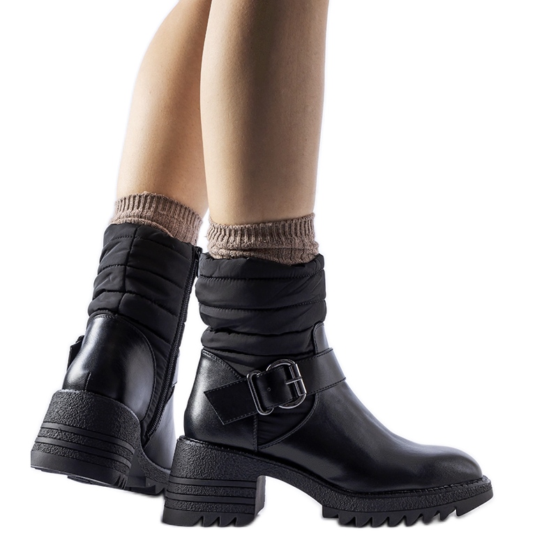 Schwarze warme Stiefel mit massiver Nisri-Sohle