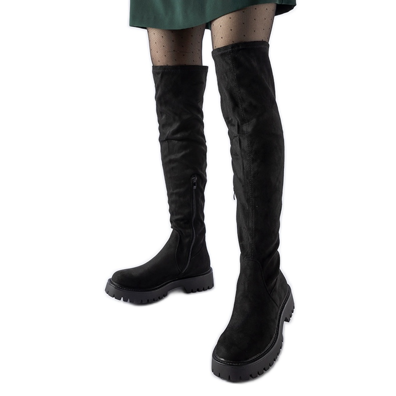 Lange schwarze Stiefel mit massiver Sohle von Kossuth