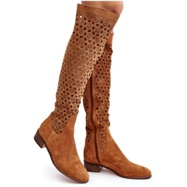 Wildlederstiefel mit durchbrochenem Camel-Pointe-Muster braun
