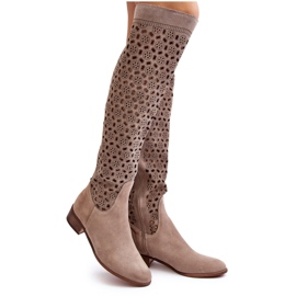 Wildlederstiefel mit durchbrochenem Muster, beige Spitze