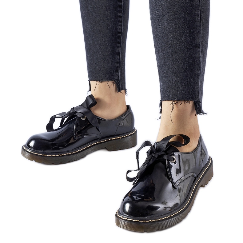 Schwarze Lackschuhe mit Rodriguez-Schleife