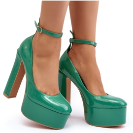 Lackierte Pumps auf massivem Plateau und Stilettoabsatz, Green Ninames grün