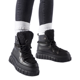 Schwarze Stiefeletten auf massivem Sforza-Plateau